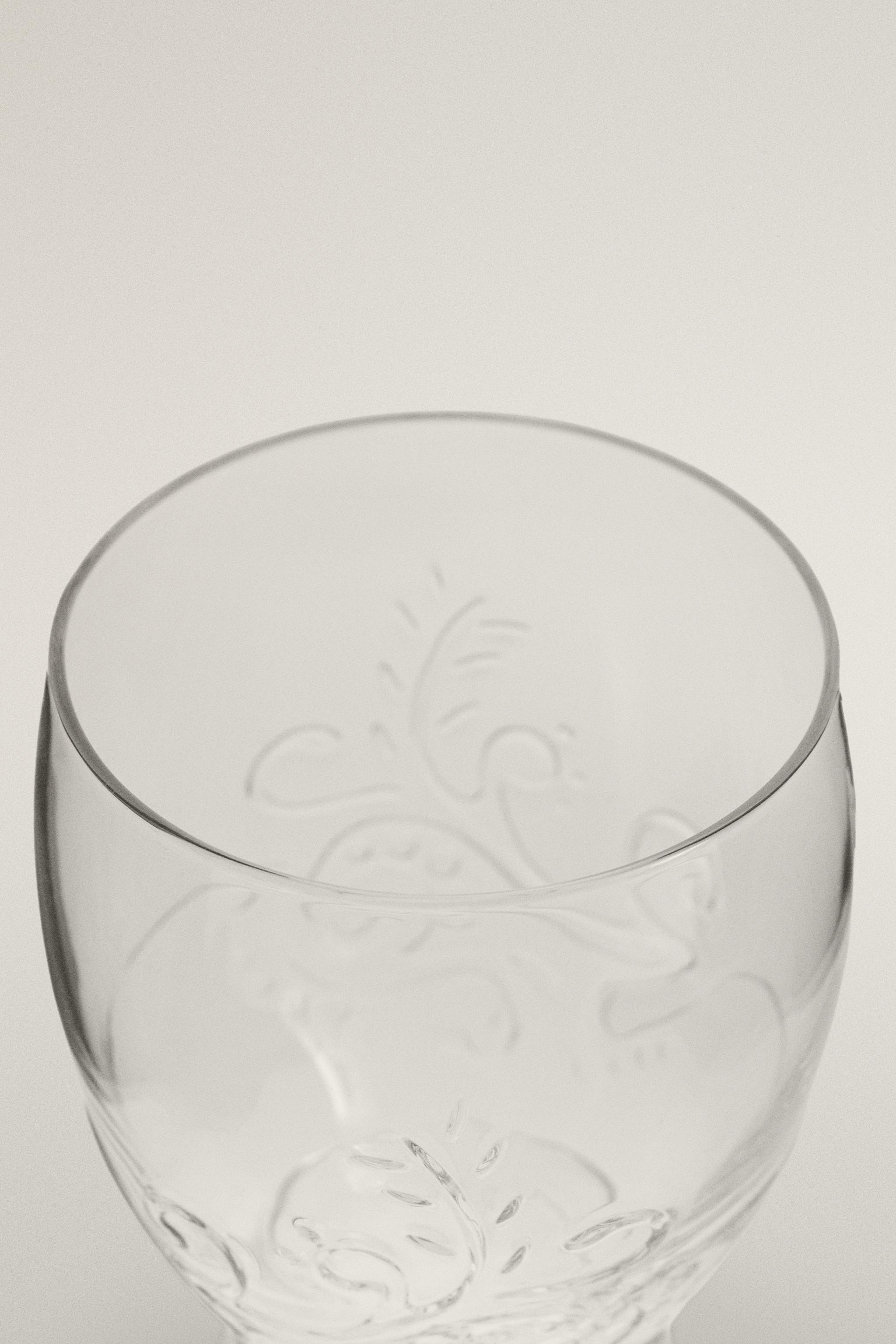 RAISED FLORAL DESIGN GLASS TUMBLER